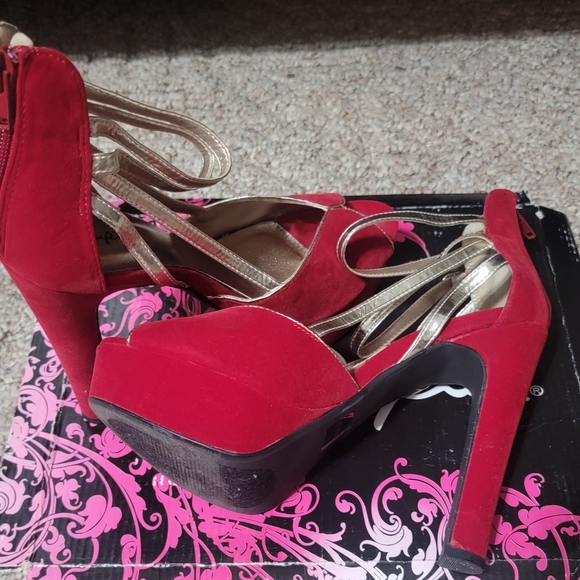 Red Velvet Platform High Heels - Picture 4 of 4